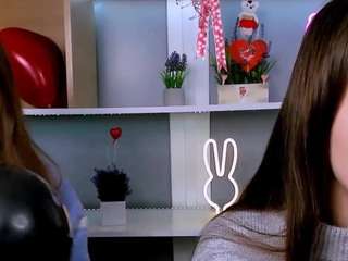 arianaa-cat's CamSoda show and profile