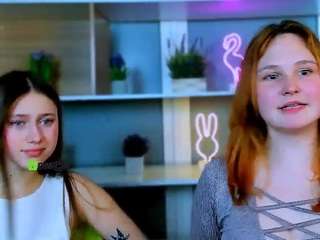 arianaa-cat Live Webcam on CamSoda