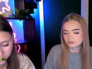 le modèle arianaa-cat est en webcam porno dans un show sur le site camsoda, il possède les tags suivants: average,brown eyes,doggy style,erotic dance,striptease,teen 18,twerk,young adult,brown hair,hd,small tits