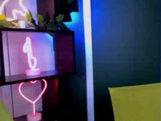 le modèle arianaa-cat est en webcam porno dans un show sur le site camsoda, il possède les tags suivants: average,brown eyes,doggy style,erotic dance,striptease,teen 18,twerk,young adult,brown hair,hd,small tits