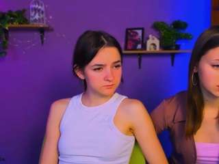 Este modelo está en vivo ahora. arianaa-cat