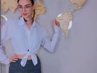 Live webcam model karolyntijernia on Soda Cams