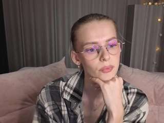 Live webcam model kittywell22 on Soda Cams