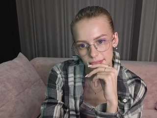 Live webcam model kittywell22 on Soda Cams