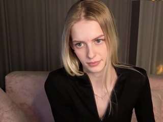 Live webcam model kittywell22 on Soda Cams