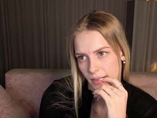 Live webcam model kittywell22 on Soda Cams