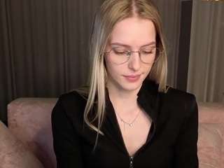 Live webcam model kittywell22 on Soda Cams