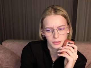 Live webcam model kittywell22 on Soda Cams