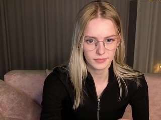Live webcam model kittywell22 on Soda Cams