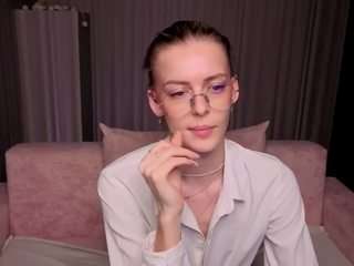 kittywell22's CamSoda show and profile