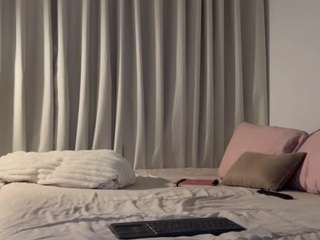 miavega1's live room