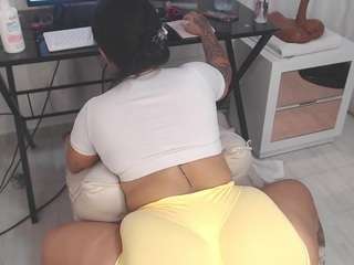 naturalbigass-nina webcam
