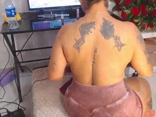 naturalbigass-nina webcam