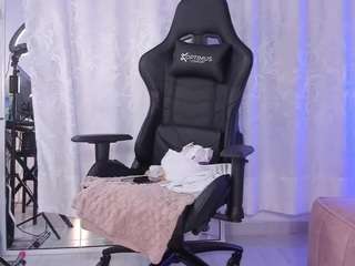 naturalbigass-nina webcam