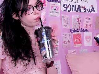 Live webcam model nesssav on Soda Cams