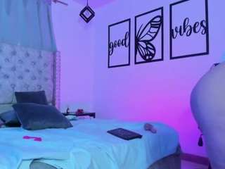 le modèle nicoleemillerr est en webcam porno dans un show sur le site camsoda, il possède les tags suivants: ass bouncing,brown hair,erotic dance,fingering,flashing,lovense,normal,orgasm,pov,toys,hd