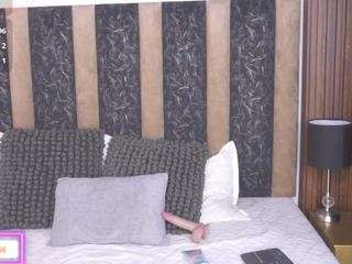 Live webcam model rapuncelcute on Soda Cams