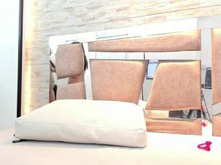 yasmin-harvey Strip live webcam