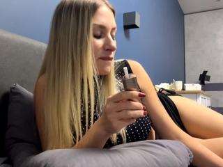 Live webcam model jeannetteswarn on Soda Cams