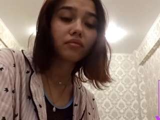 linneagarcia, female webcam model,  years old, on live webcam