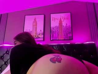 melanyxx's CamSoda show and profile