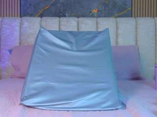 mia-scot's CamSoda show and profile