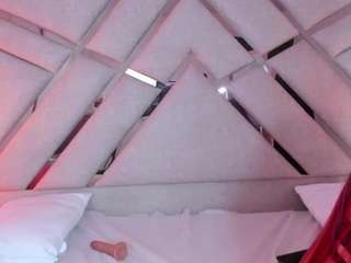 Live webcam model gemmarobertss on Soda Cams