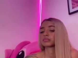 lunablonnm Live Webcam on CamSoda