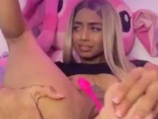 lunablonnm's CamSoda show and profile