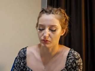 Live webcam model charolettearendt on Soda Cams