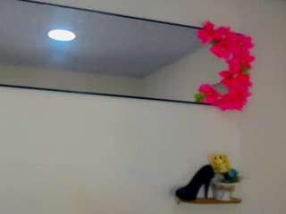 dariannys-atehortua's CamSoda show and profile