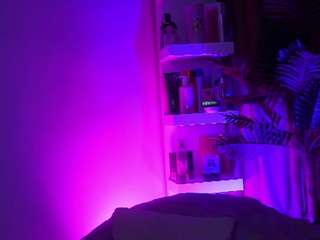 le modèle evyymoon est en webcam porno dans un show sur le site camsoda, il possède les tags suivants: average,black hair,blowjob,brown eyes,fingering,flashing,small tits,tattoos,teen 18,young adult,hd