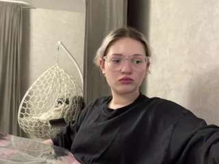 monetrouleau's CamSoda show and profile