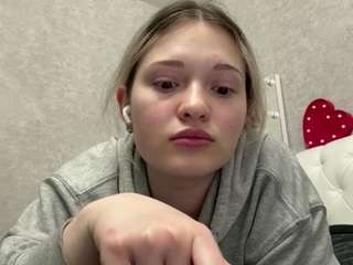 monetrouleau's CamSoda show and profile