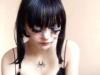 Live webcam model kandraguercio on Soda Cams