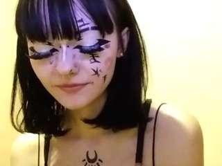 Live webcam model kandraguercio on Soda Cams