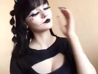 Live webcam model kandraguercio on Soda Cams