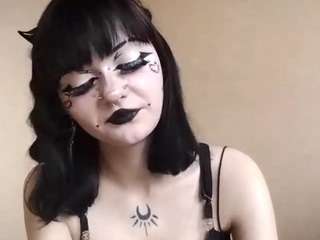 Live webcam model kandraguercio on Soda Cams