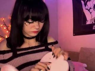 kandraguercio, female webcam model,  years old, on live webcam