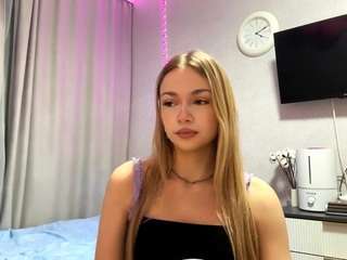 lachelleberkhalter, female webcam model,  years old, on live webcam