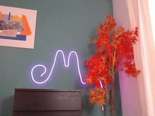 Live webcam model moonshard1 on Soda Cams