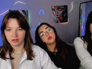 Live webcam model syrena-fly on Soda Cams