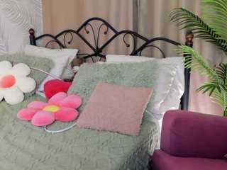 Live webcam model crispy-amber on Soda Cams