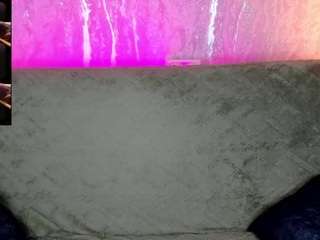 Live webcam model crispy-amber on Soda Cams