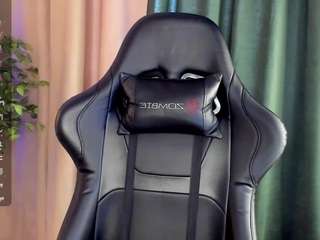 crispy-amber live cam profile