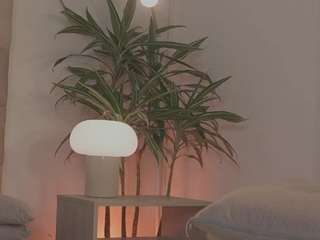 Live webcam model emabrooks on Soda Cams