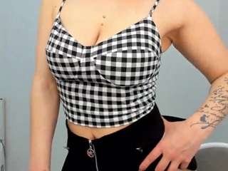 Live webcam model adeliya-star on Soda Cams