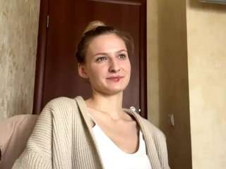 aishawollmuth webcam