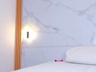 Live webcam model alika-brohm on Soda Cams