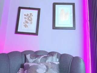 ariannacollins live cam profile